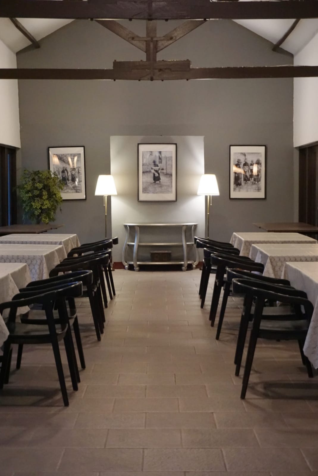 Aula Resto Tiga Tiga
